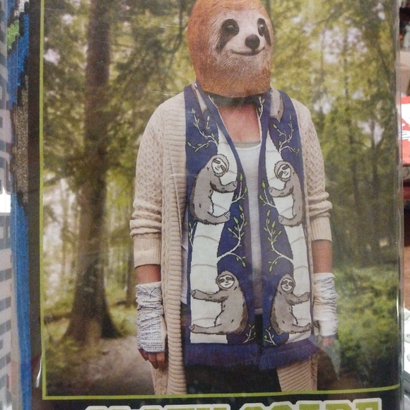 Archie Mcphee Sloth Scarf - Picture 3 of 4